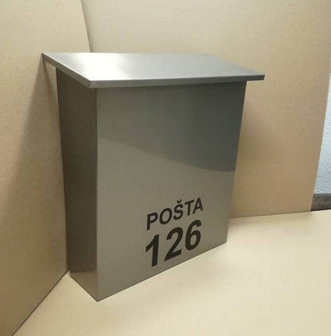 Nerezový box bez zámku na poštu.